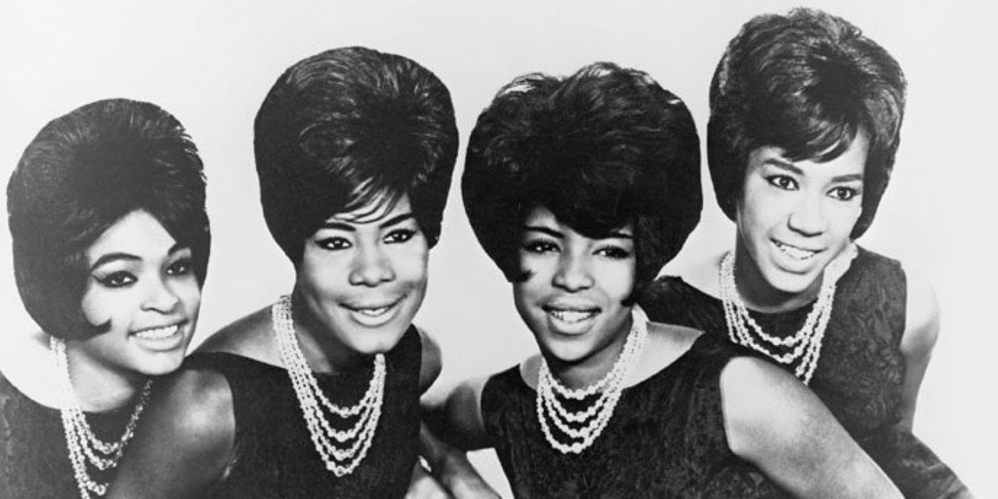The Marvelettes posing