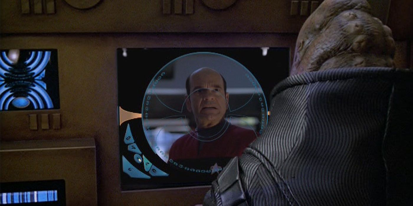 Voyager's Doctor as a Command Hologram on an alien viewscreen
