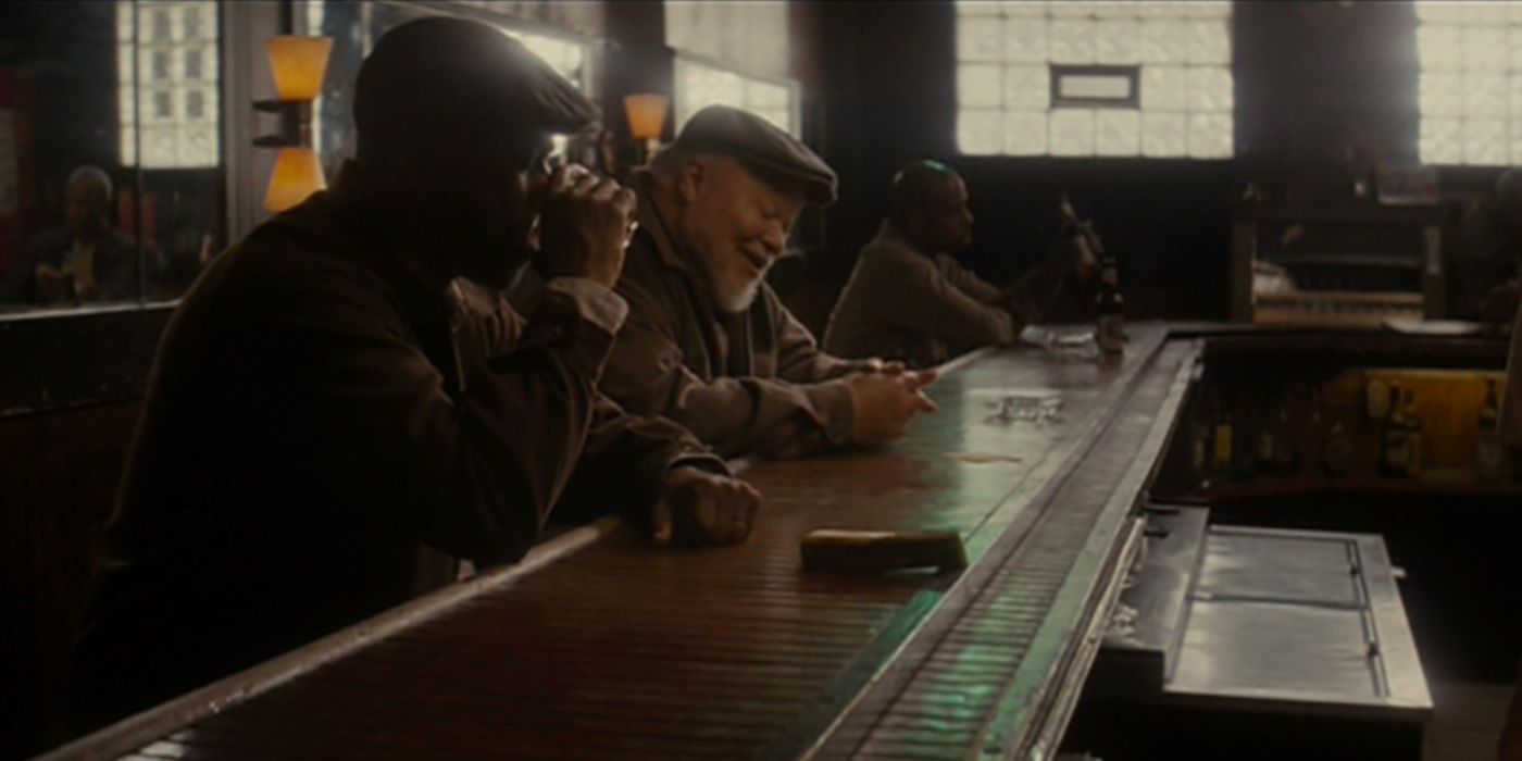 Troy and Bono drinking in a bar in Fences