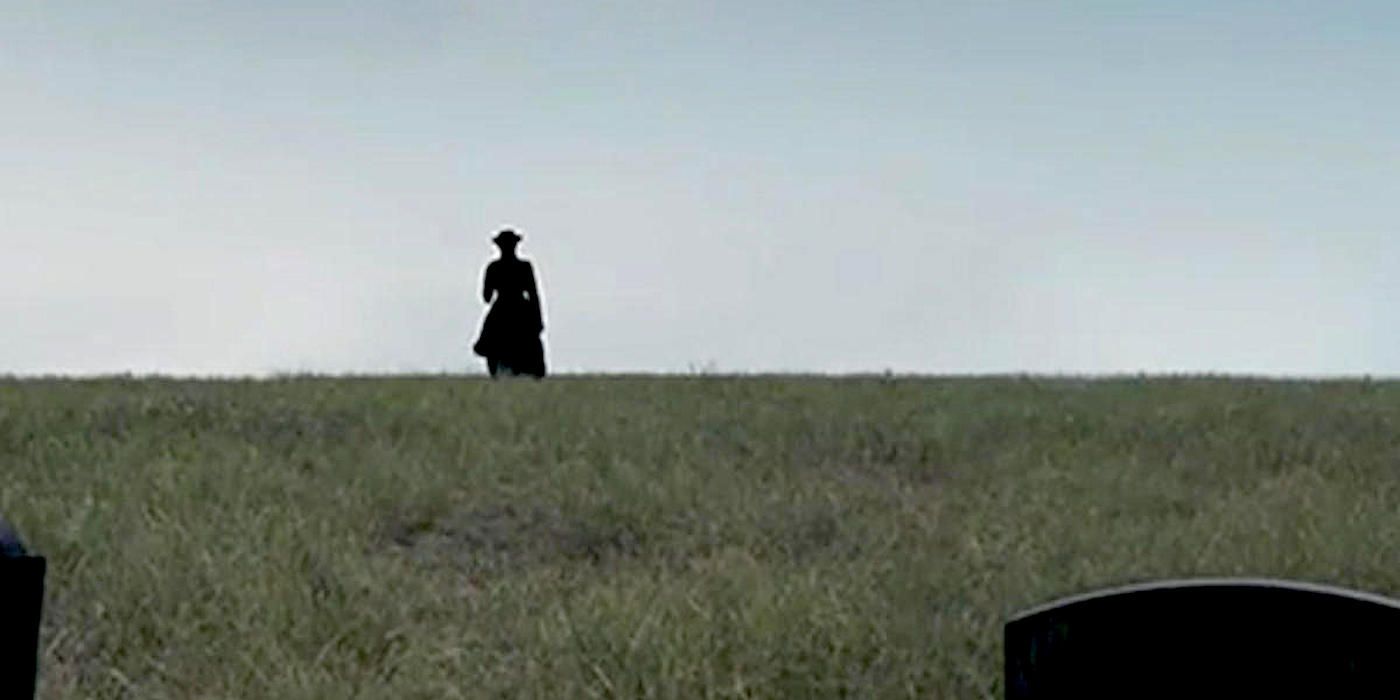 Silhouette of as 40-year-old Mattie (Ruth Morris) at a cemetery in the ending of True Grit