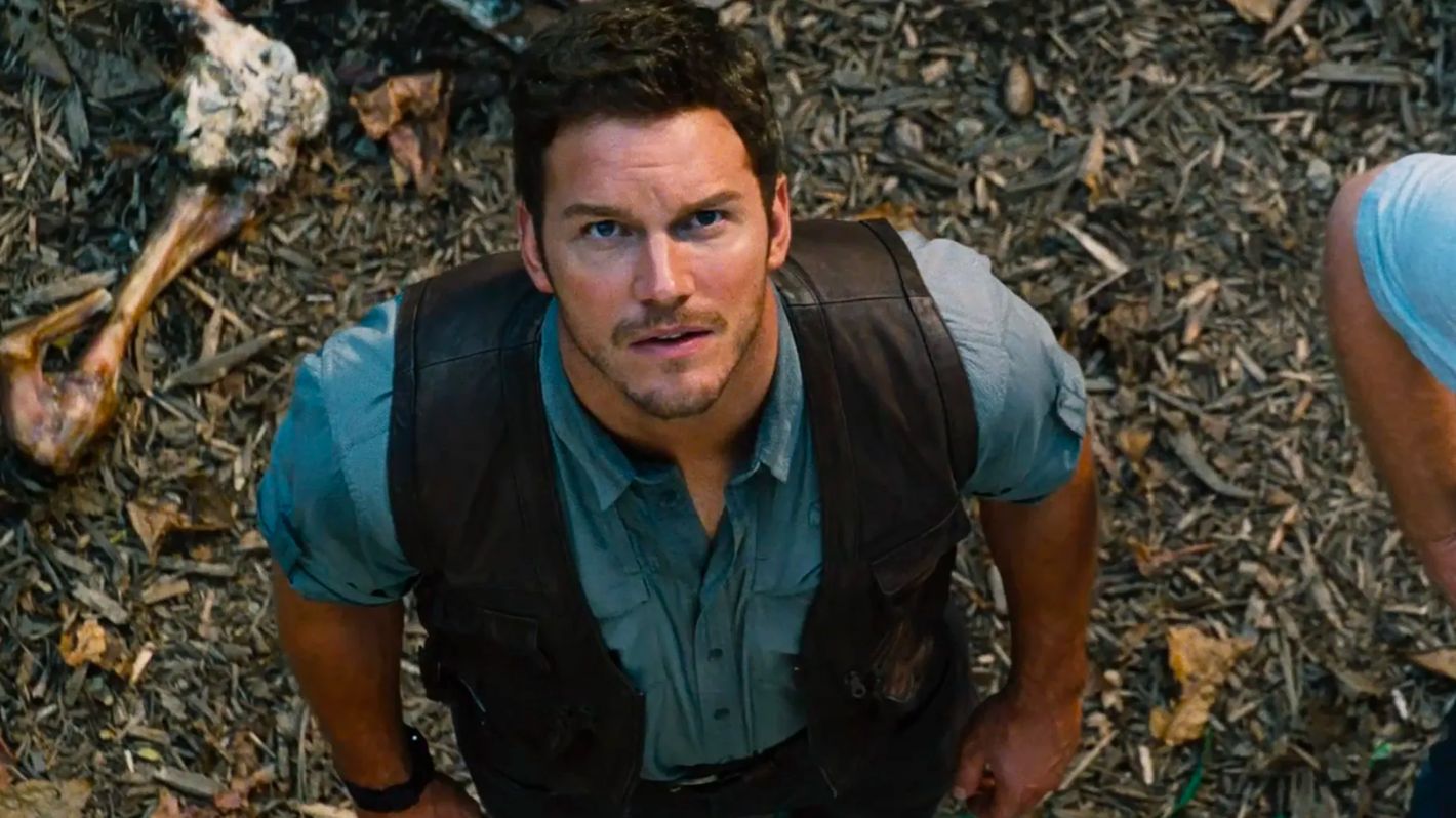 Chris Pratt in Jurassic World looks up at the sky.