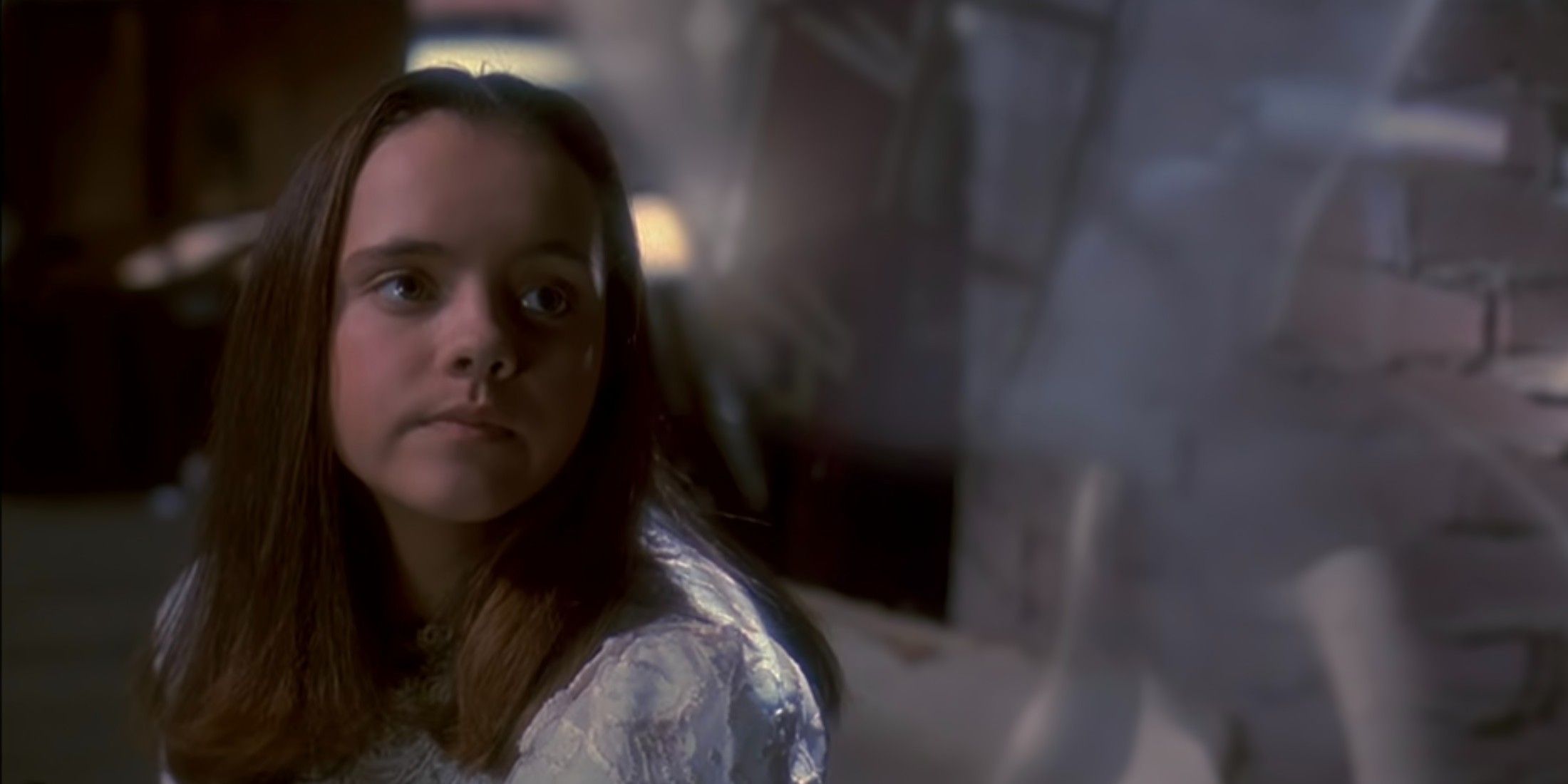Kat hablando con Casper en la película de 1995.