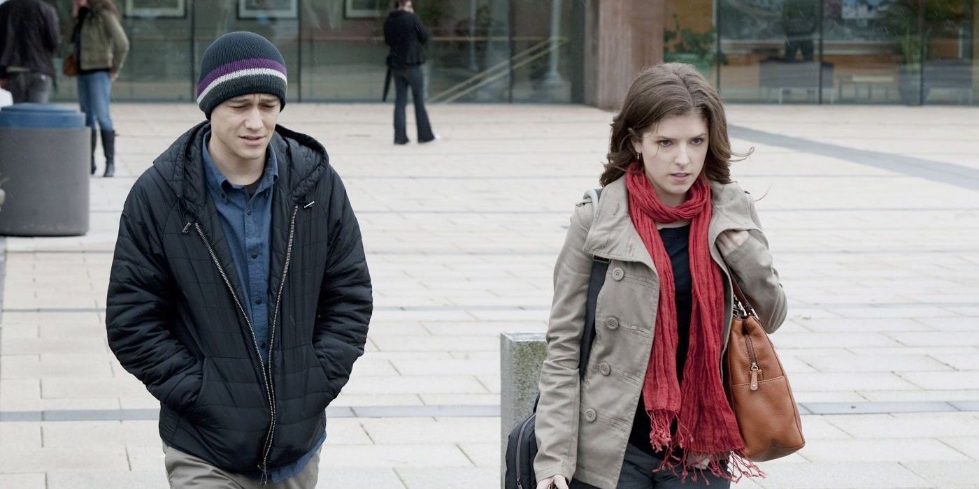 Joseph Gordon-Levitt as Adam Lerner and Anna Kendrick as Katherine McKay taking a walk in 50/50.