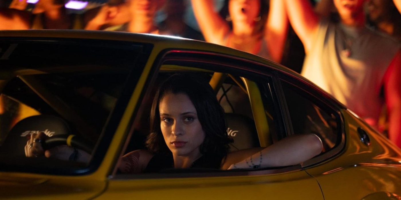 Isabel (Daniela Melchior) de carro em corrida de rua em Fast X