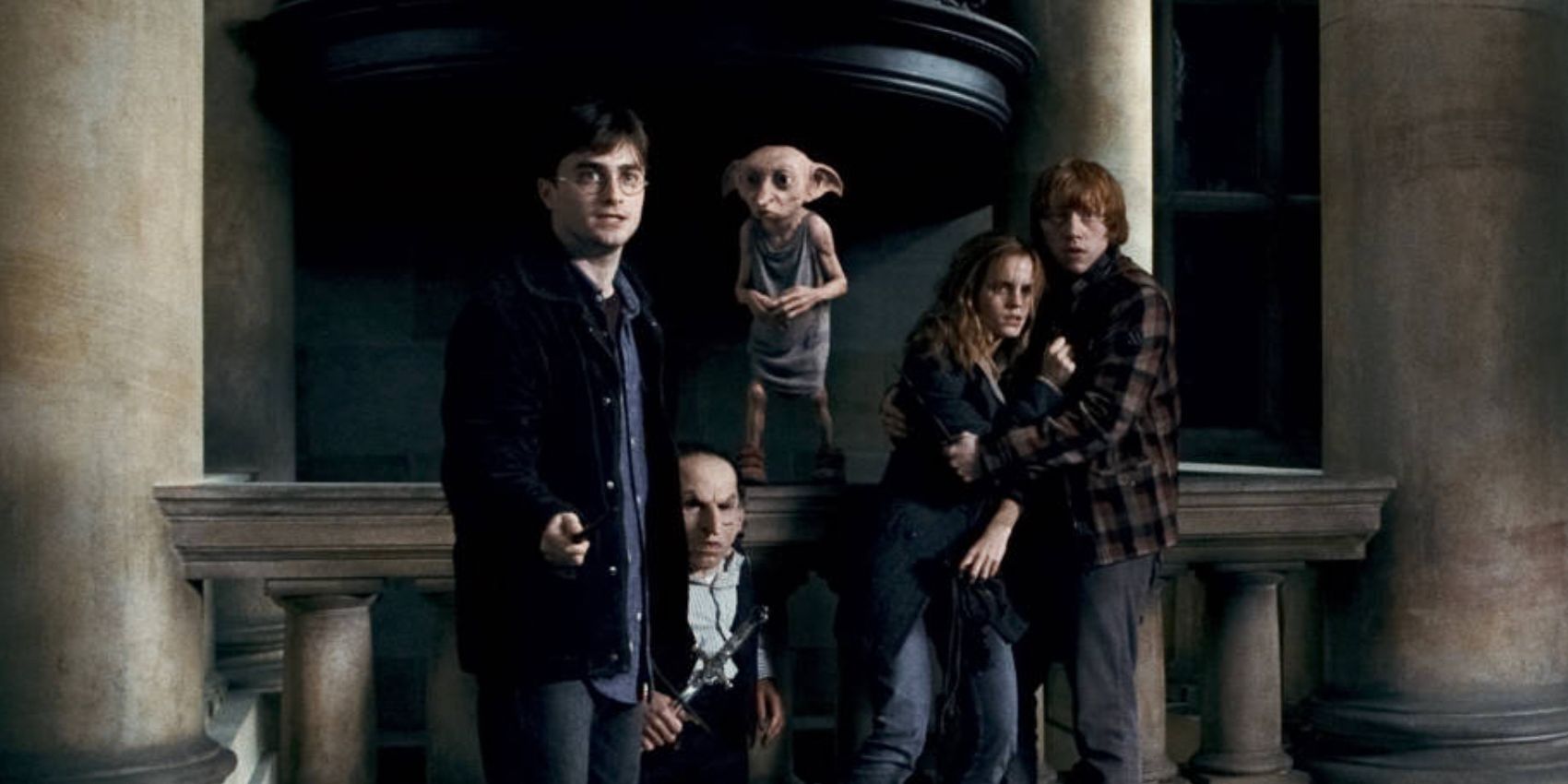 Dobby with Harry Potter and his allies in Deathly Hallows