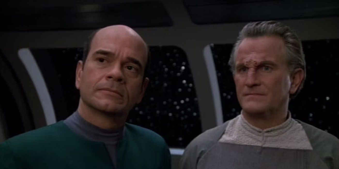 The Doctor and Quarren in the Star Trek: Voyager episode 