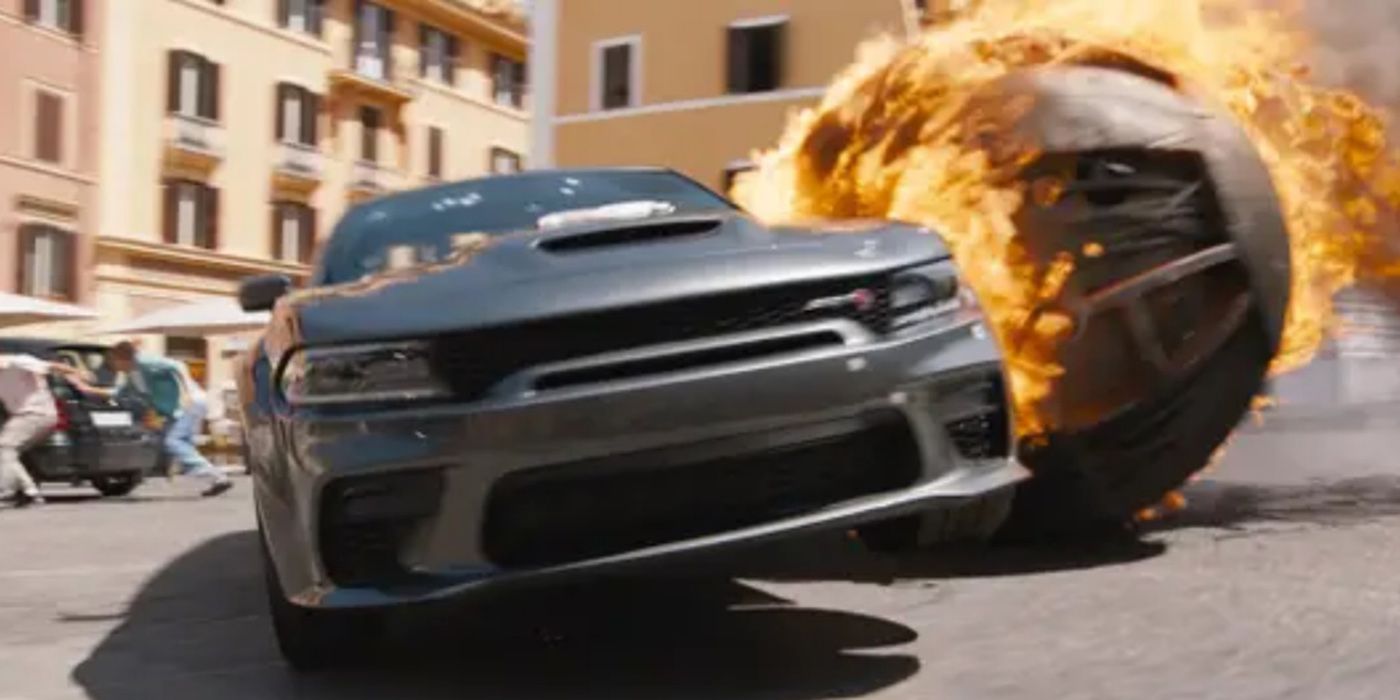 El Dodge Charger de Dom golpeando la bomba en Roma.