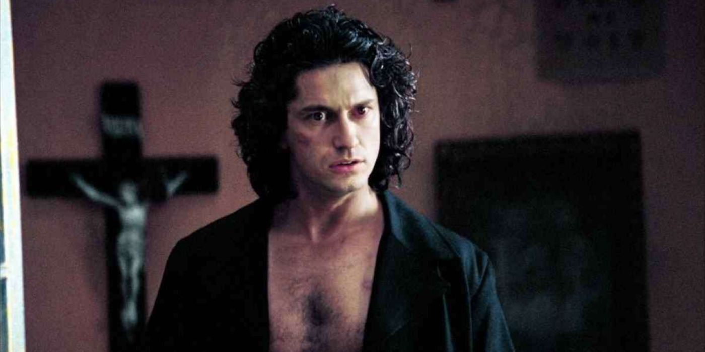 Dracula (Gerard Butler) Looking at Something in Dracula 2000