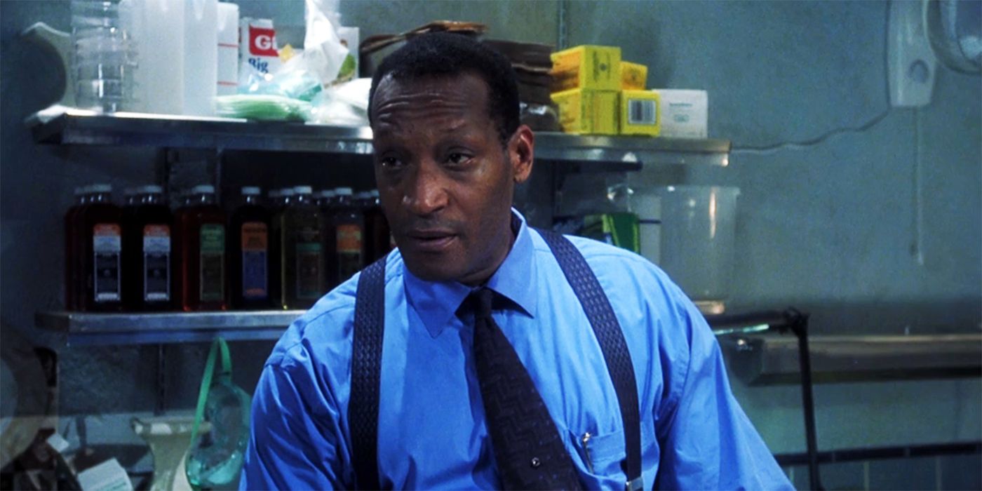 Tony Todd as William Bludworth in the morgue in Final Destination