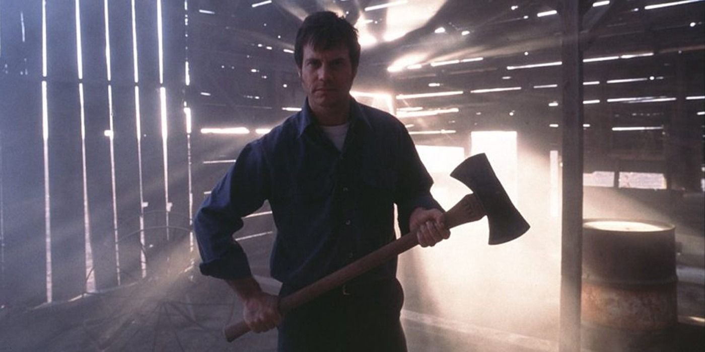 Bill Paxton holding an ax in a barn in Frailty's ending