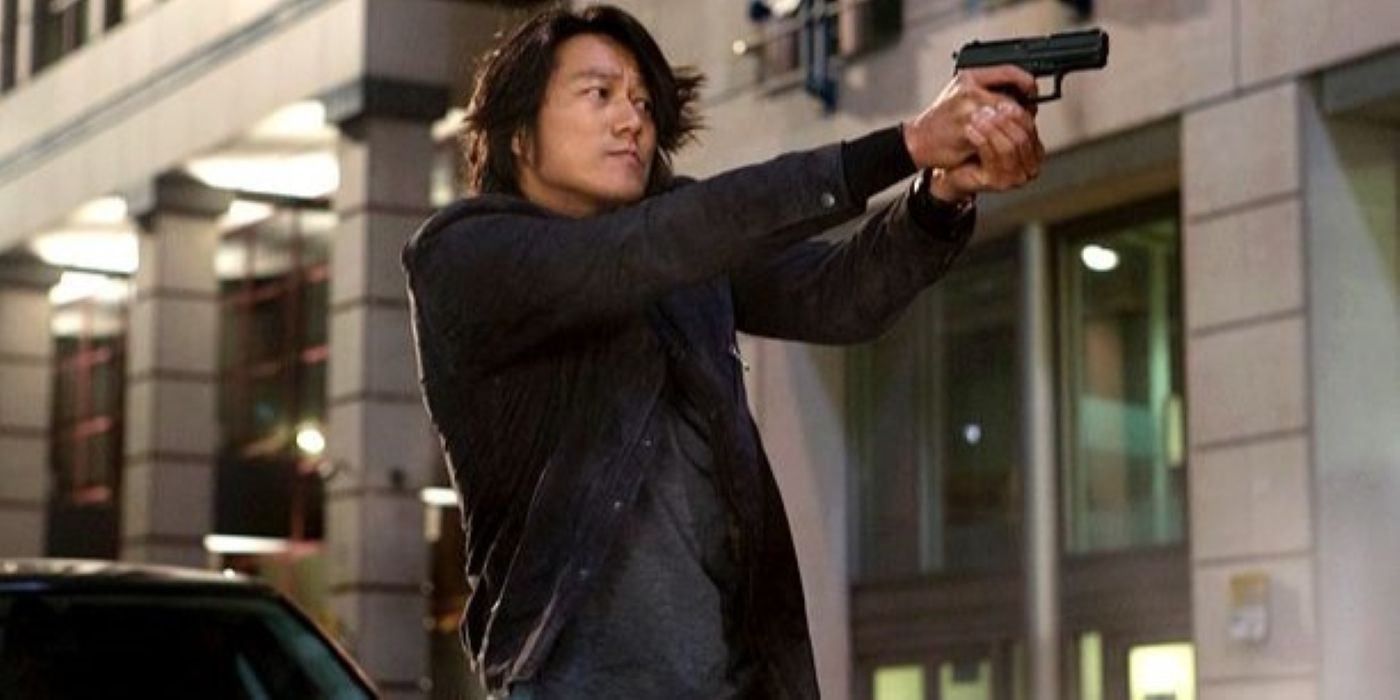 Han pointing a gun in Fast and Furious 6