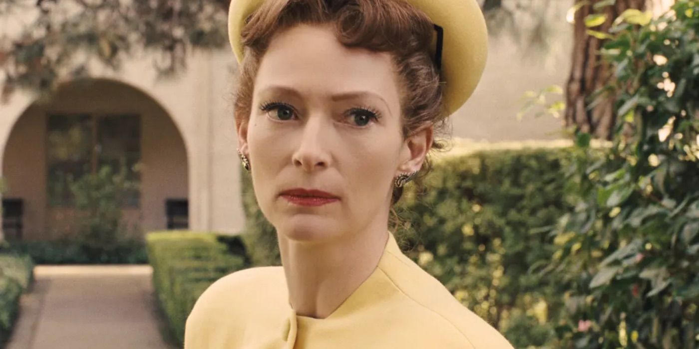 Tilda Swinton plays Hedda Hopper in Hail Caesar!