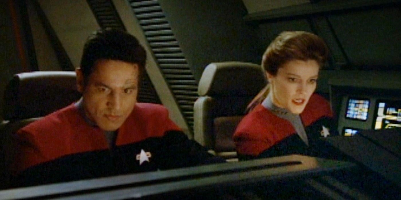 Janeway and Chakotay in a shuttle in the Star Trek: Voyager episode 