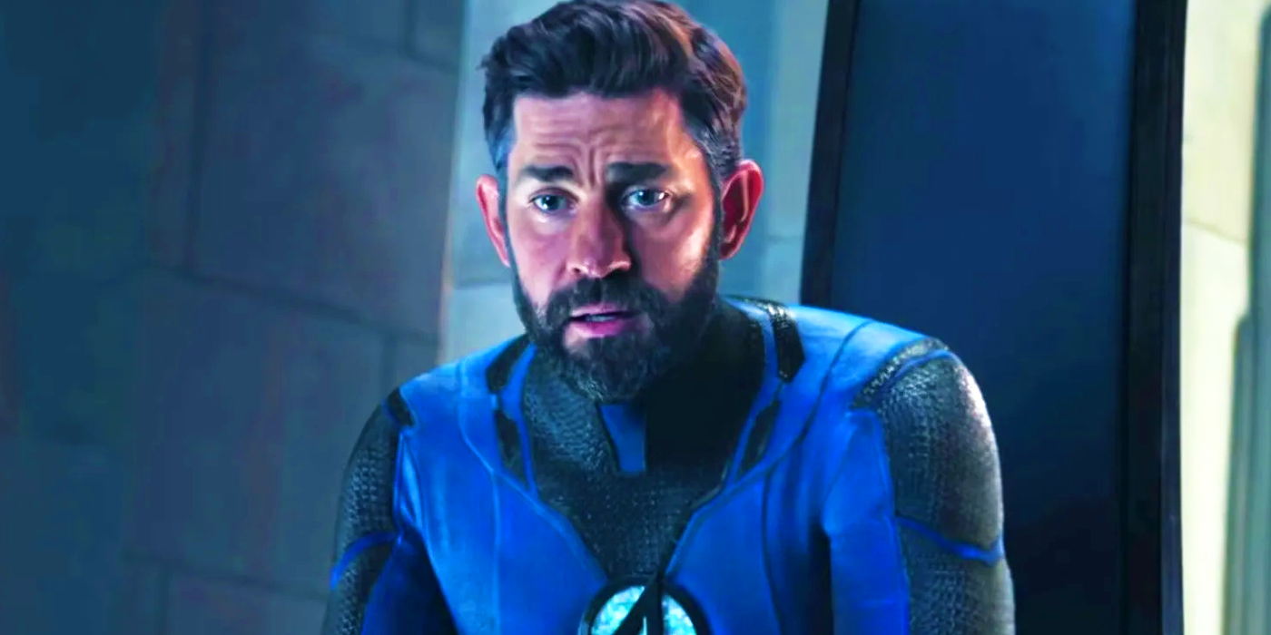 Reed Richards, de John Krasinski, em Doutor Estranho 2