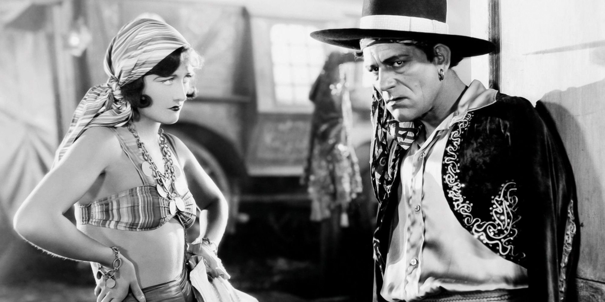 Lon Chaney and Joan Crawford in The Unknown 1927