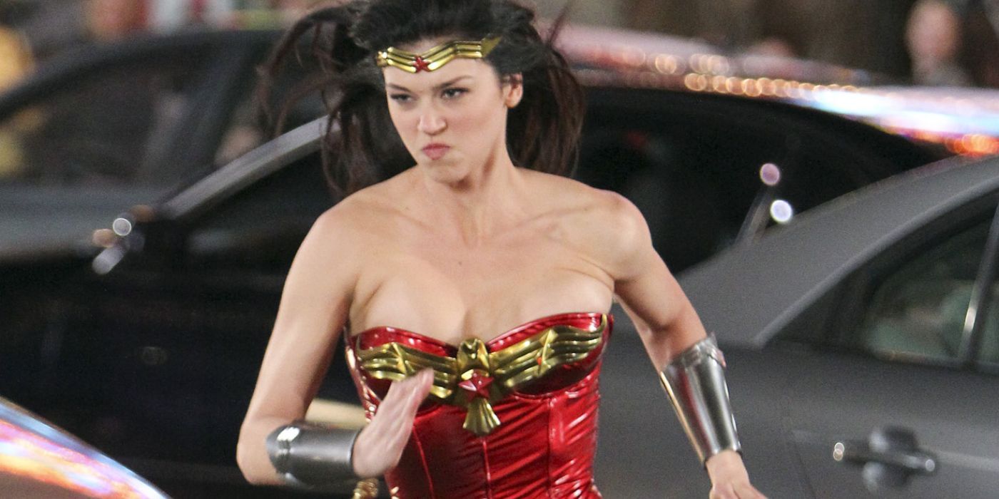 Η Adrianne Palicki ως Wonder Woman