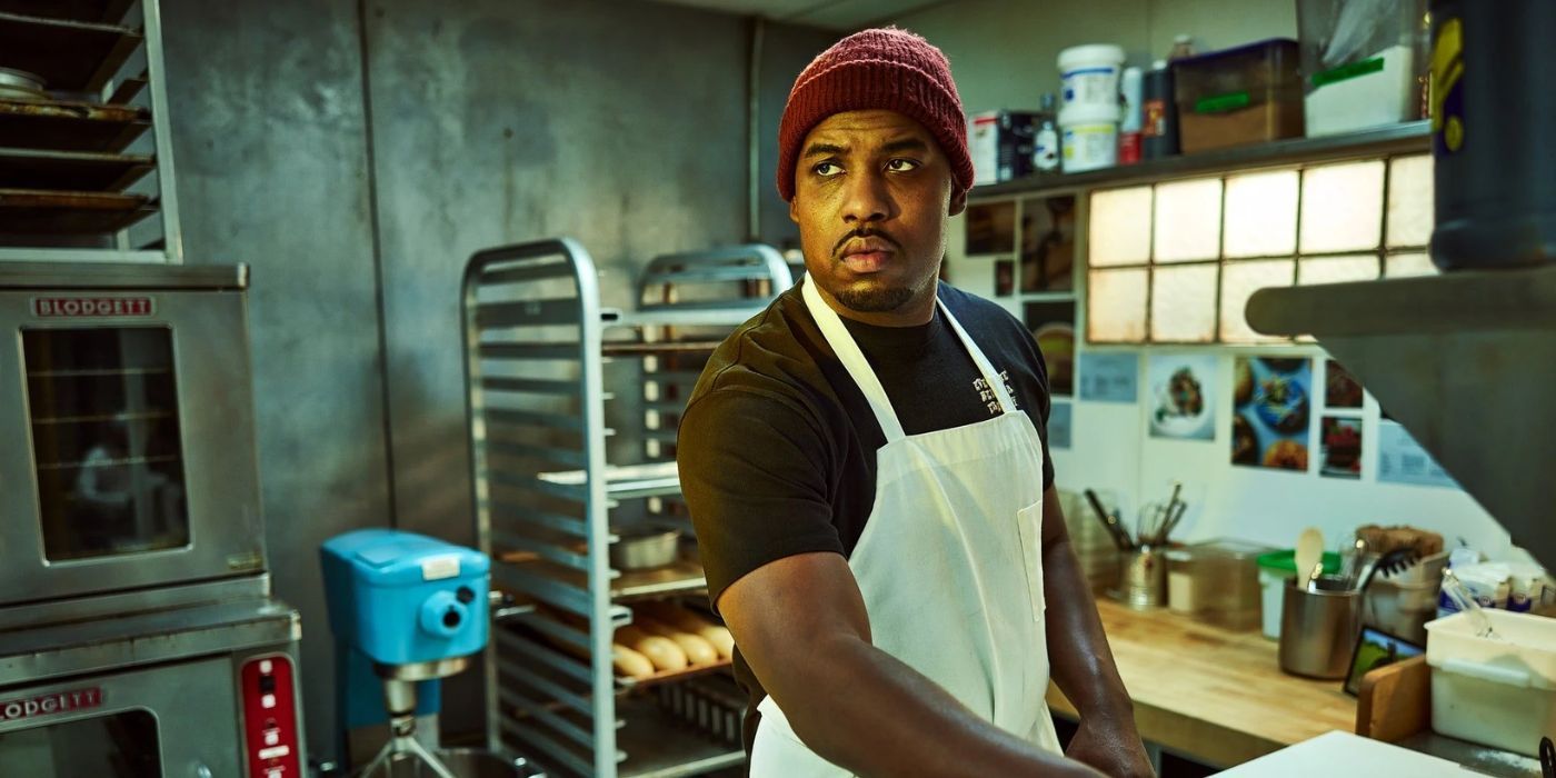 Marcus (Lionel Boyce) está cocinando en Bear.