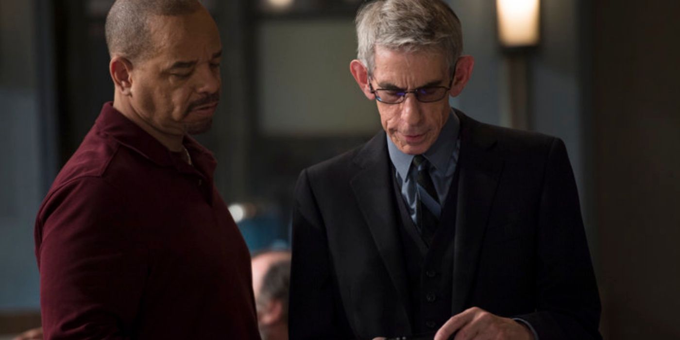 Munch and Fin looking at evidence in Law & Order: SVU Imprisoned Lives.