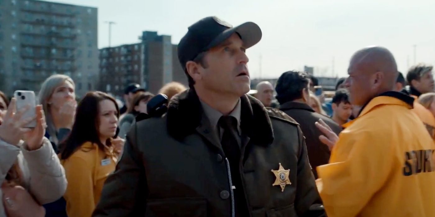 Patrick Dempsey como un policía con la boca abierta en Acción de Gracias.