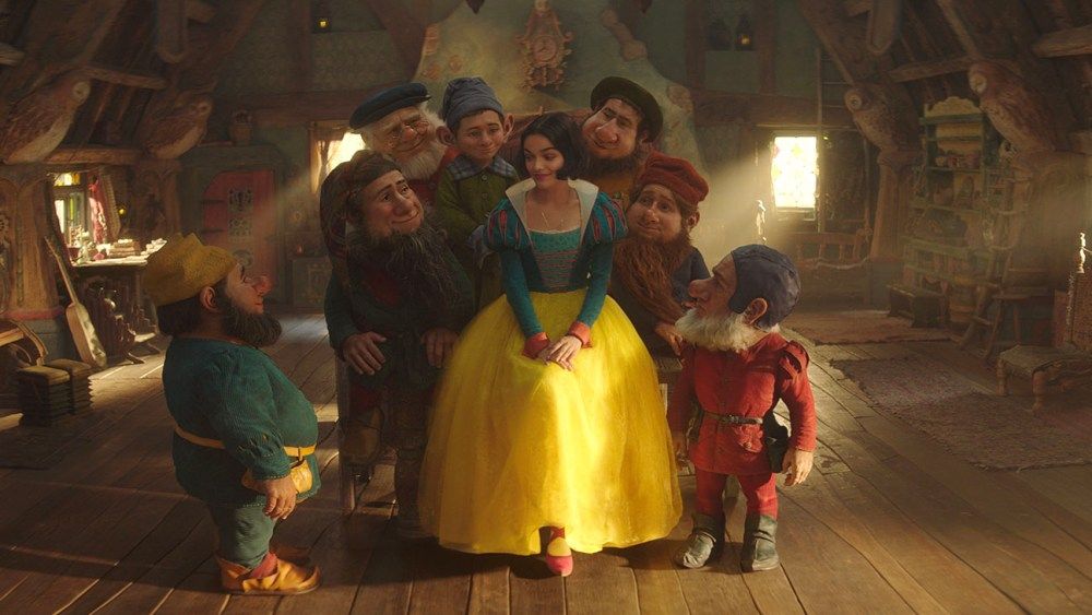 Snow White Rachel Zegler with CGI dwarves