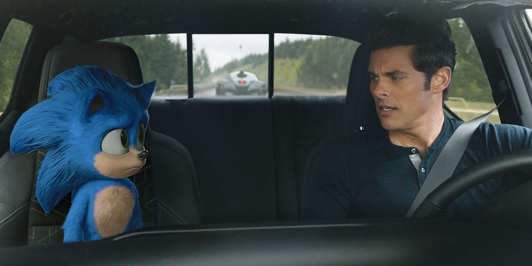 Sonic and Tom in a car in Sonic the Hedgehog
