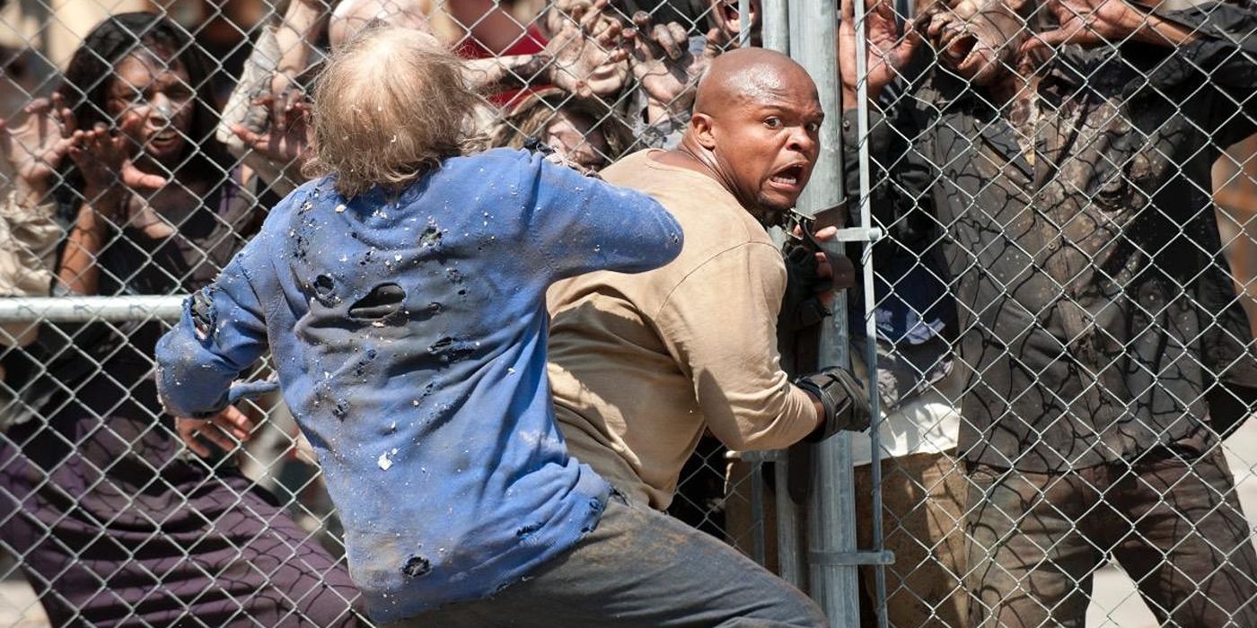 T-Dog fighting zombies in The Walking Dead