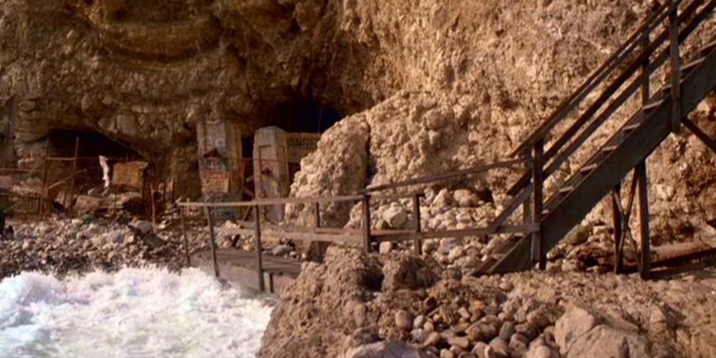 The-Lost-Boys-cave-entrance