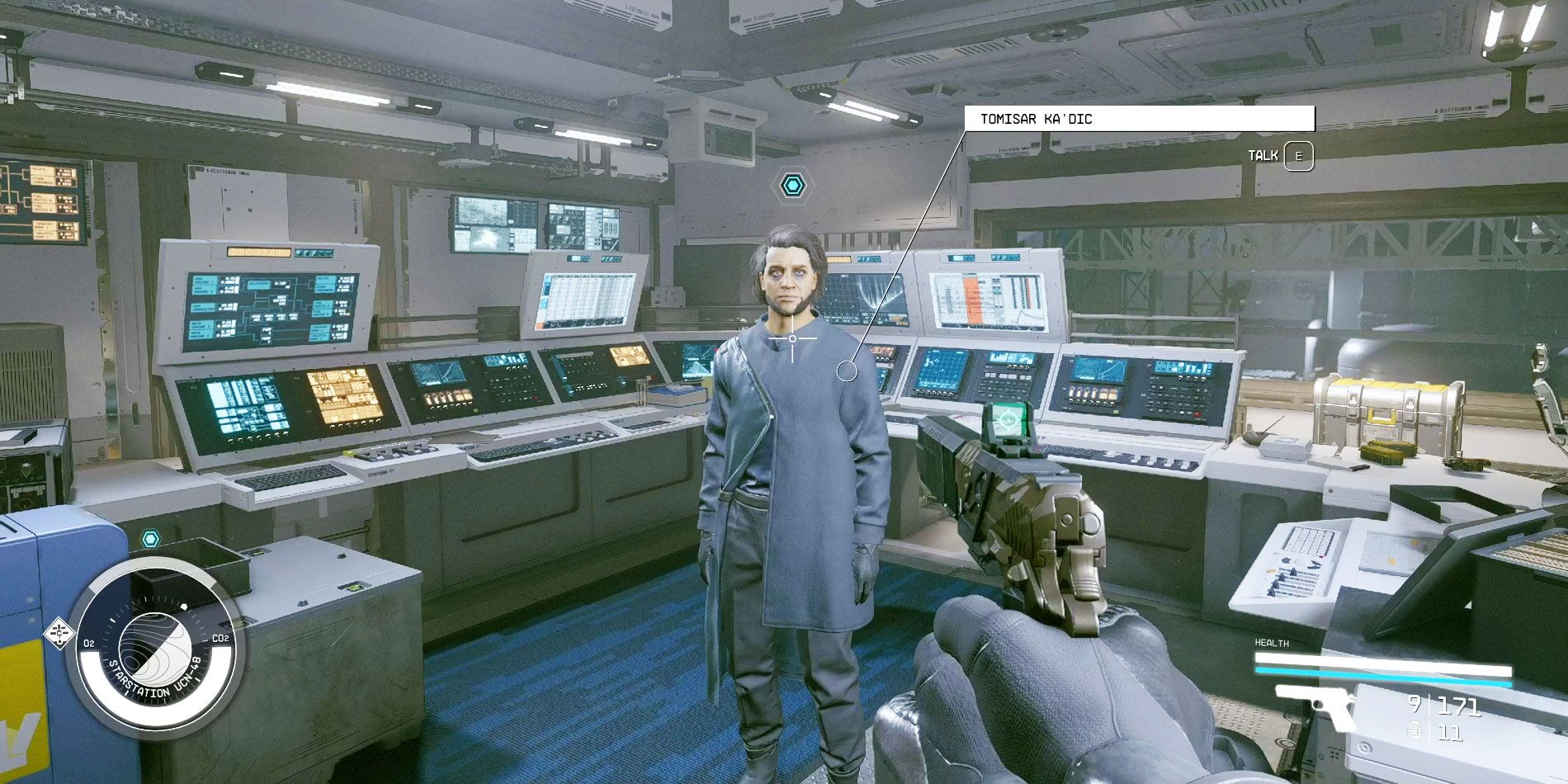 Player holding gun up to Tomisar Ka&rsquo;Dic in Starfield.