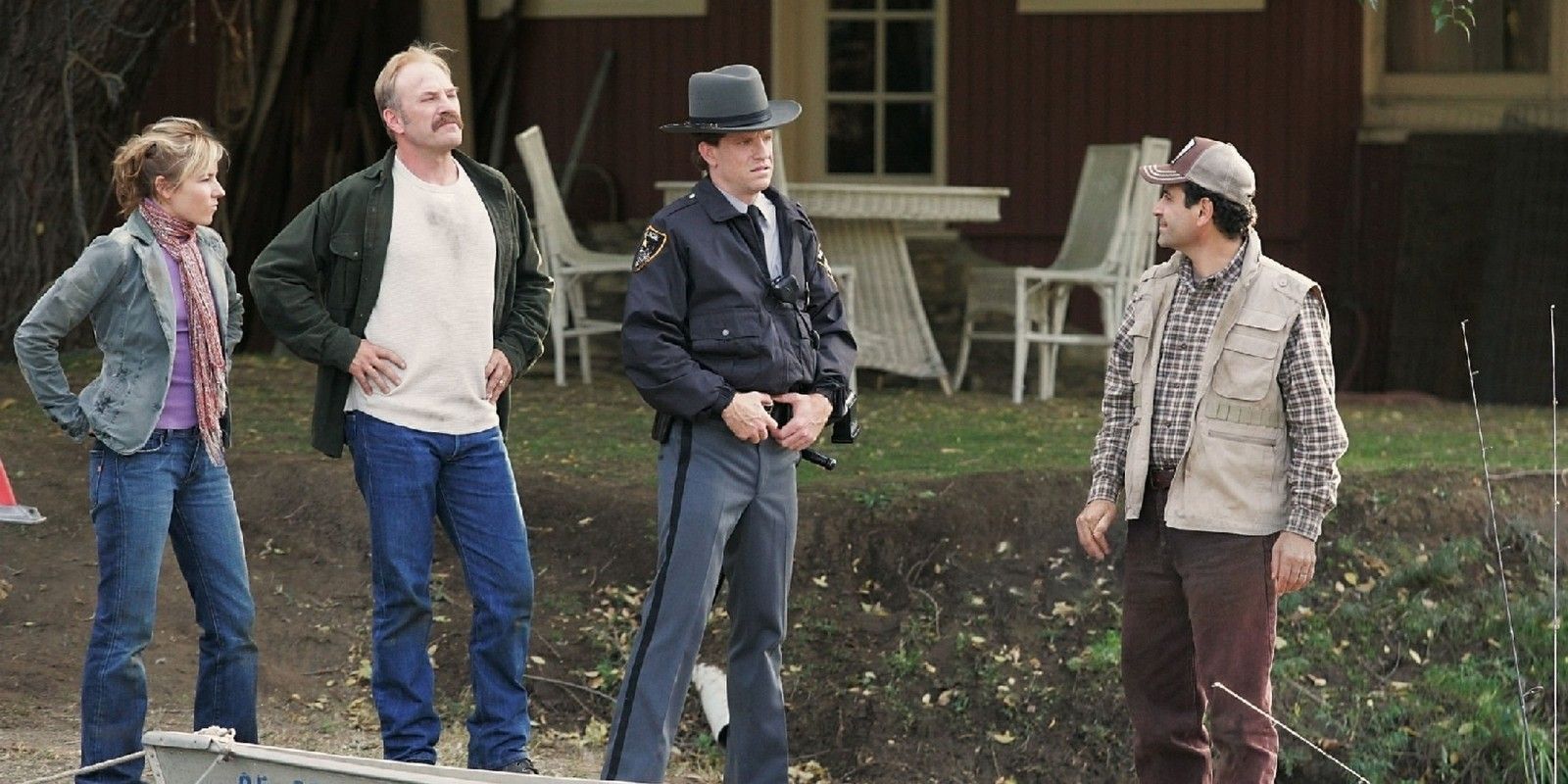 Tony Ahalhoub as Monk with Natalie and Stottlemeyer in Mr Monk Gets Cabin Fever