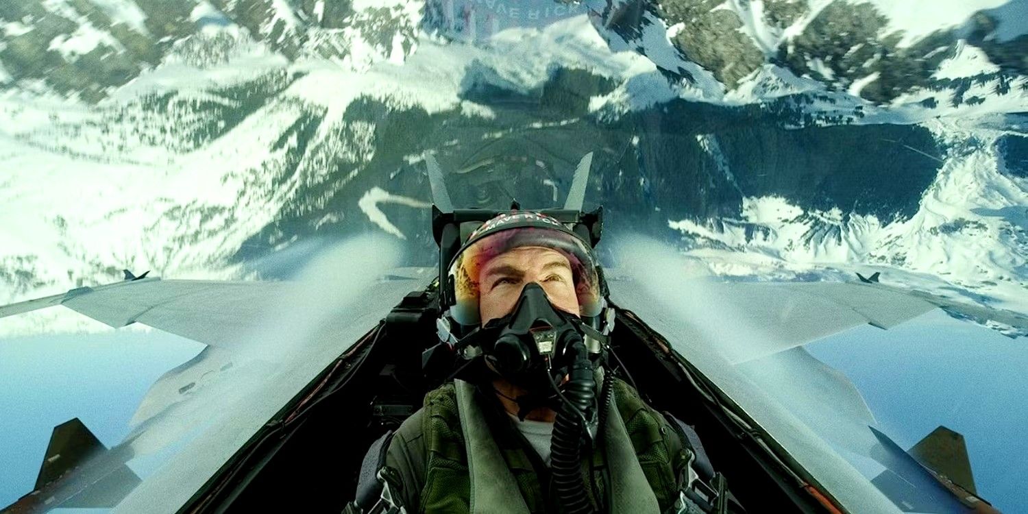Tom Cruise flying upside down his jet in Top Gun Maverick