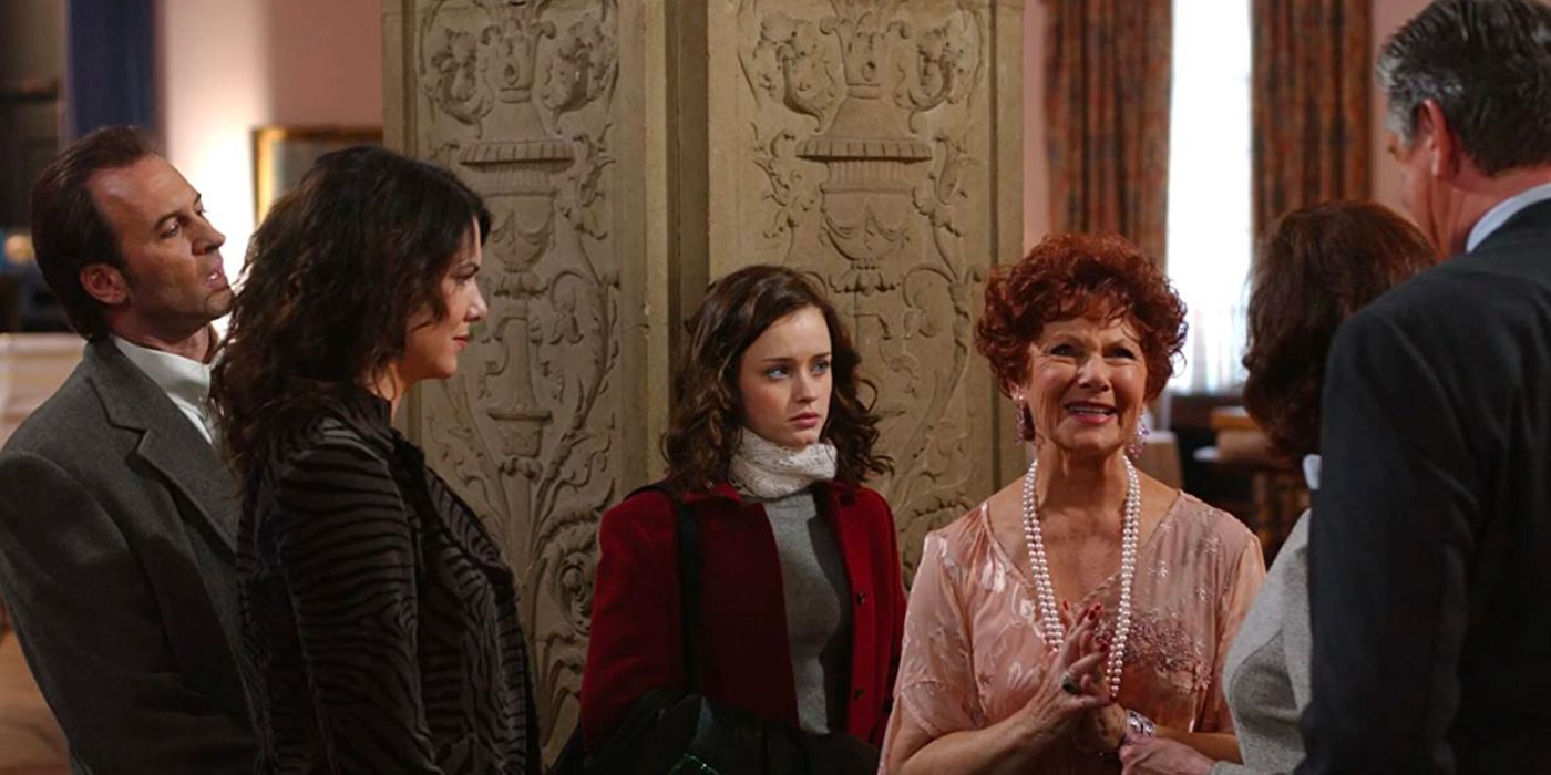 Lorelai and Rory are looking at Marilyn.