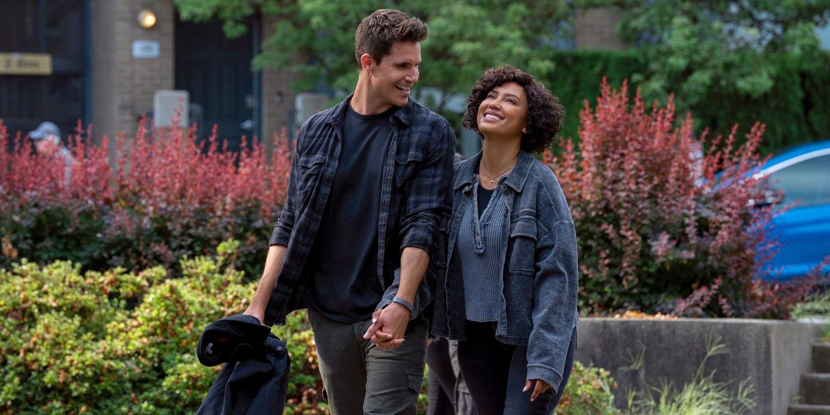 Robbie Amell and Andy Allo in Upload season 3