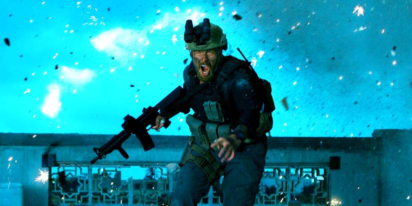 An American soldier with a gun yells and runs from a blast in 13 Hours: The Secret Soldiers of Benghazi.