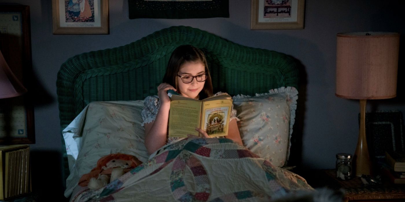 A young Amy Farrah Fowler reading a book in bed in Young Sheldon season 2 finale