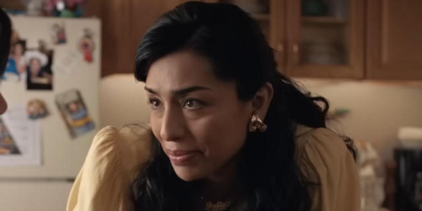 Adriana Paz as Julia looking concerned in Chupa.