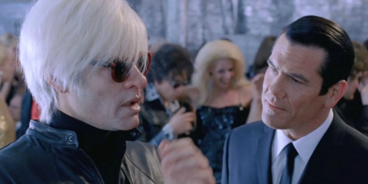 Bill Hader as Andy Warhol talks to a young Agent Kay (Josh Brolin) in Men in Black 3