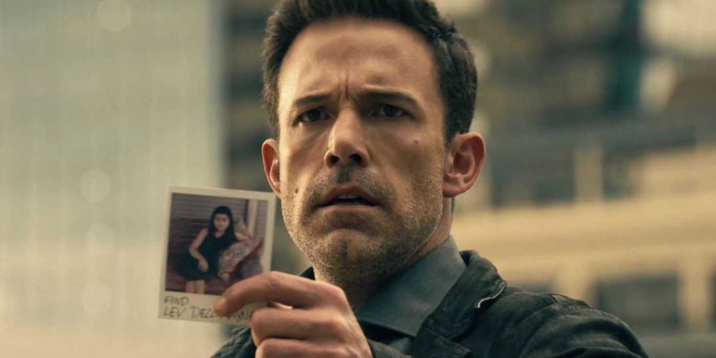 Ben Affleck holds a photo of his daughter and hypnotizes the camera