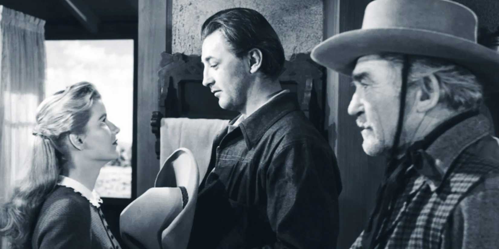 Robert Mitchum and Barbara Geddes looking at each other in Blood On The Moon