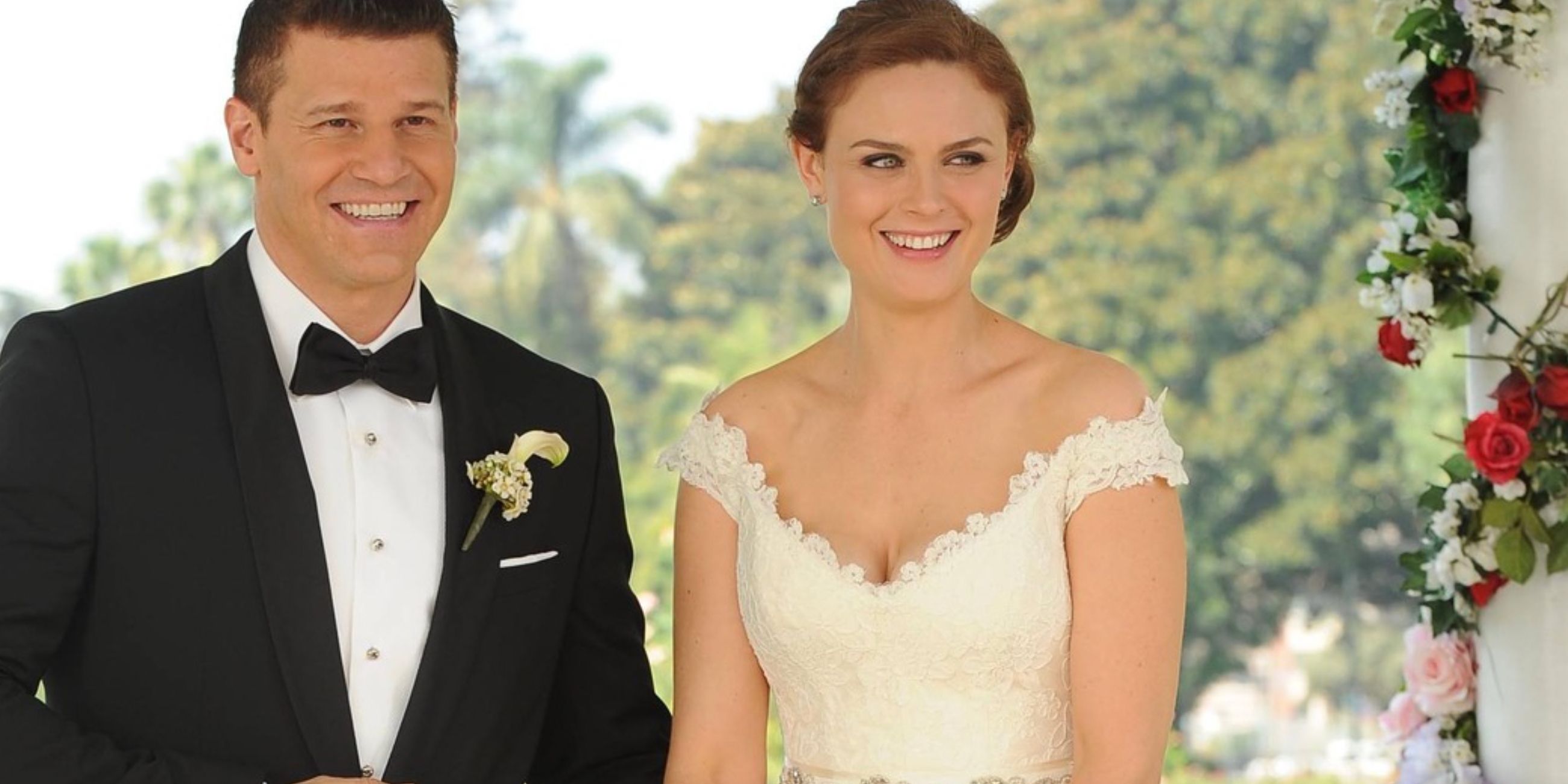 Booth and Brennan smiling on their wedding day in Bones
