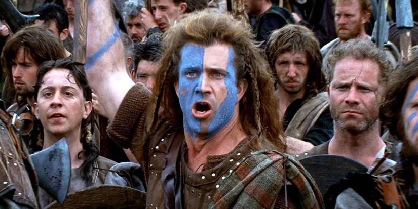 Mel Gibson as William Wallace leading an army on the battlefield in Braveheart.