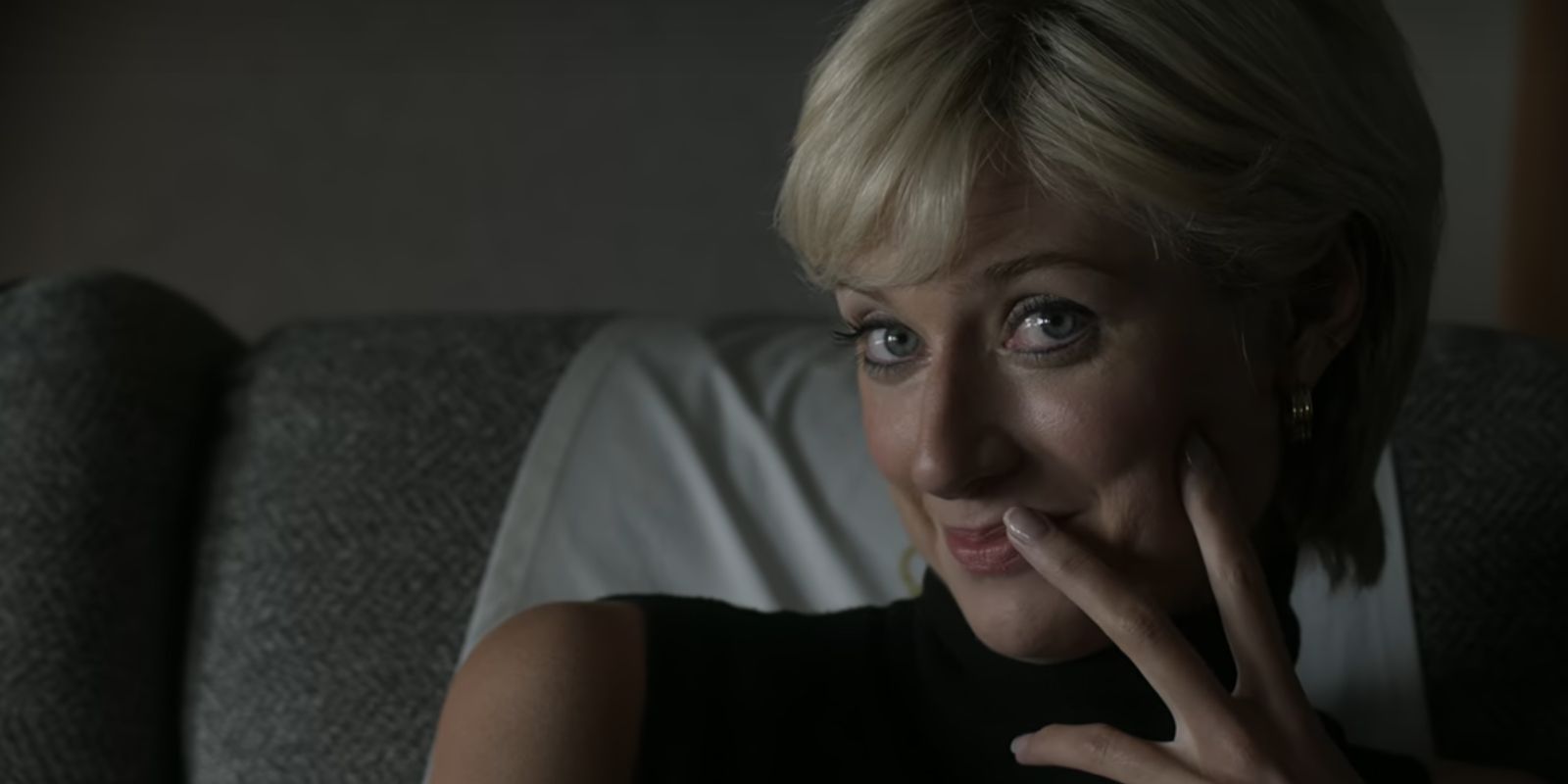 Elizabeth Debicki as Diana's ghost smirking at Charles (off screen) in The Crown season 6.
