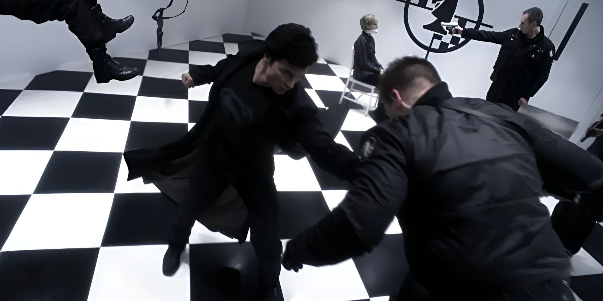 Clark fighting Checkmate agents to save Chloe