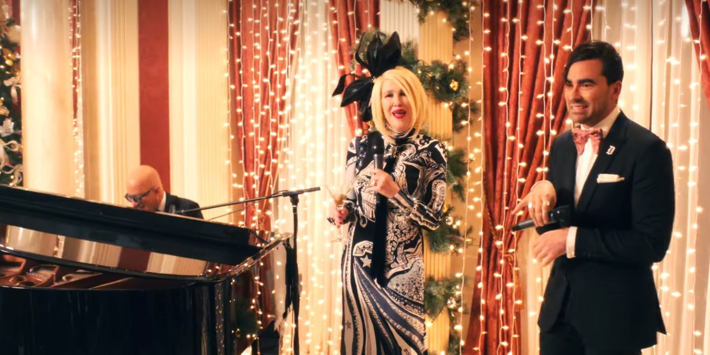 David and Moira Performing Silent Night In Schitt&rsquo;s Creek