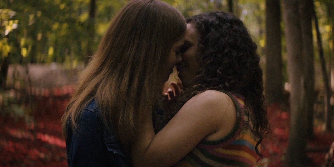 Olivia Scott Welch and Kiana Madeira as Sam and Deena kissing in the woods in Fear Street Part 3