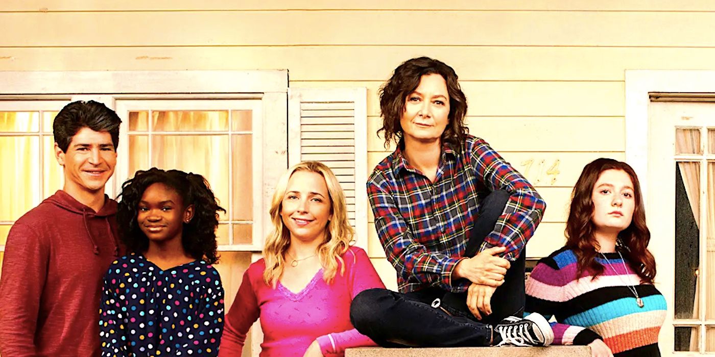 Michael Fishman, Jayden Ray, Lecy Goranson, Sara Gilbert, and Emma Kenney look forward in The Conners promo