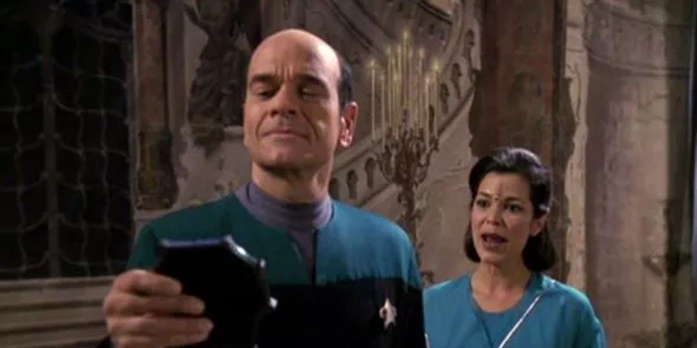 The Doctor and Tincoo in the Star Trek: Voyager episode 