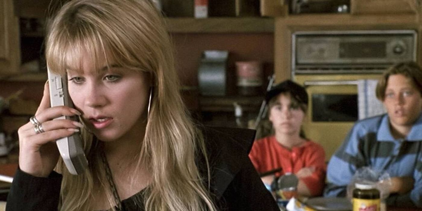Christina Applegate on the phone in Don't Tell Mom the Babysitter's Dead