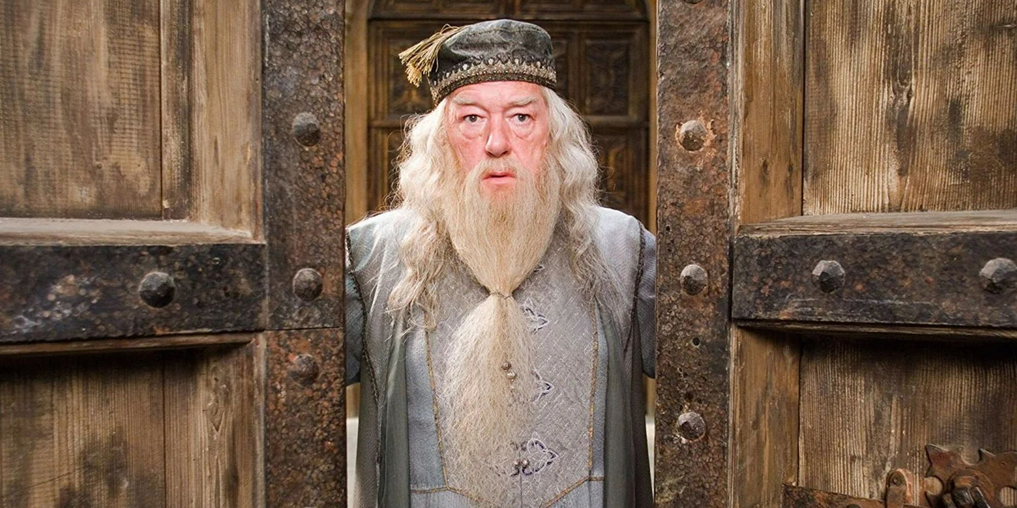 Dumbledore-Shutting-Door-In-Harry-Potter