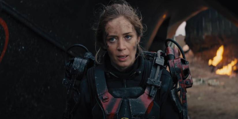 Emily Blunt as Sergeant Rita Vrataski conversing with Major William Cage about their dismal situation in 2014's Edge of Tomorrow