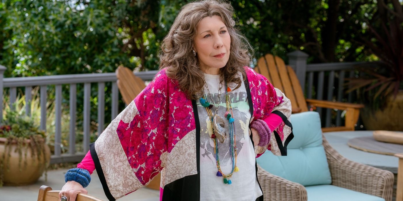 Frankie (Lily Tomlin) on her patio with her hand on her hip in Grace and Frankie